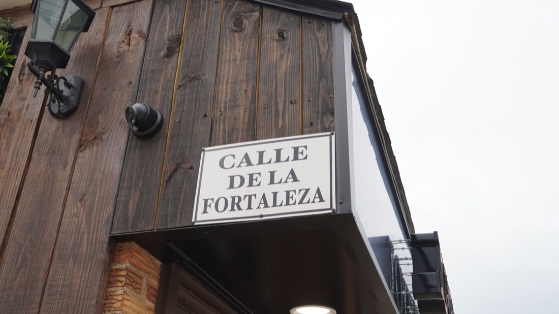 Calle de la Fortaleza sign on the Old San Juan Jewelers building