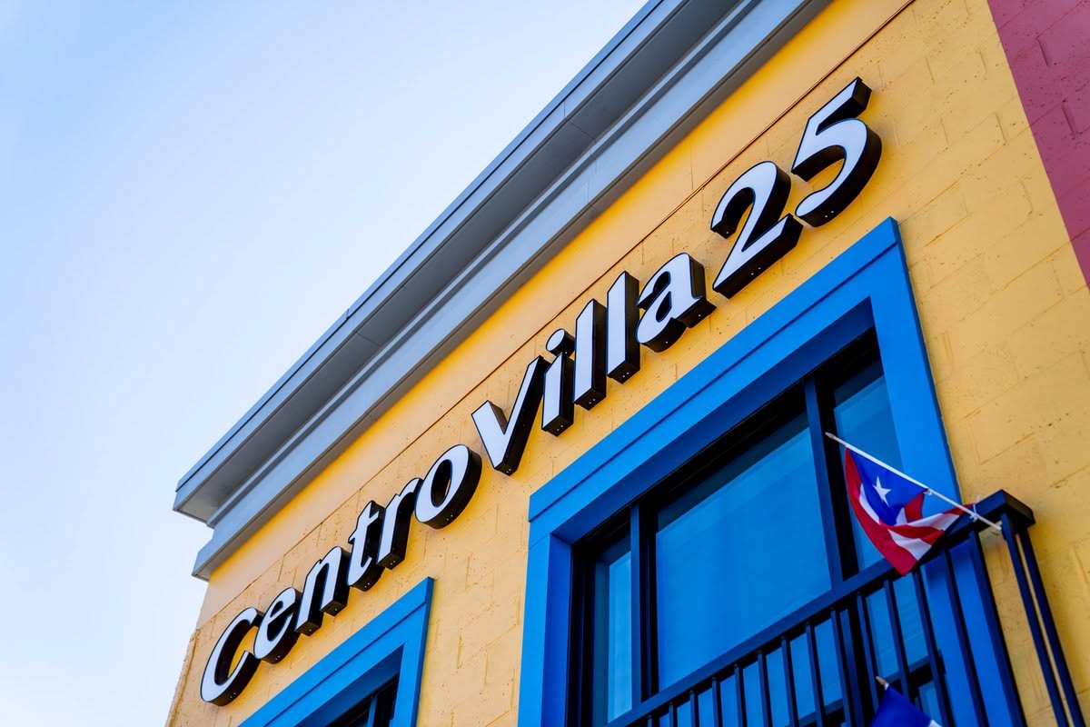 CentroVilla25 signage on the building’s exterior.